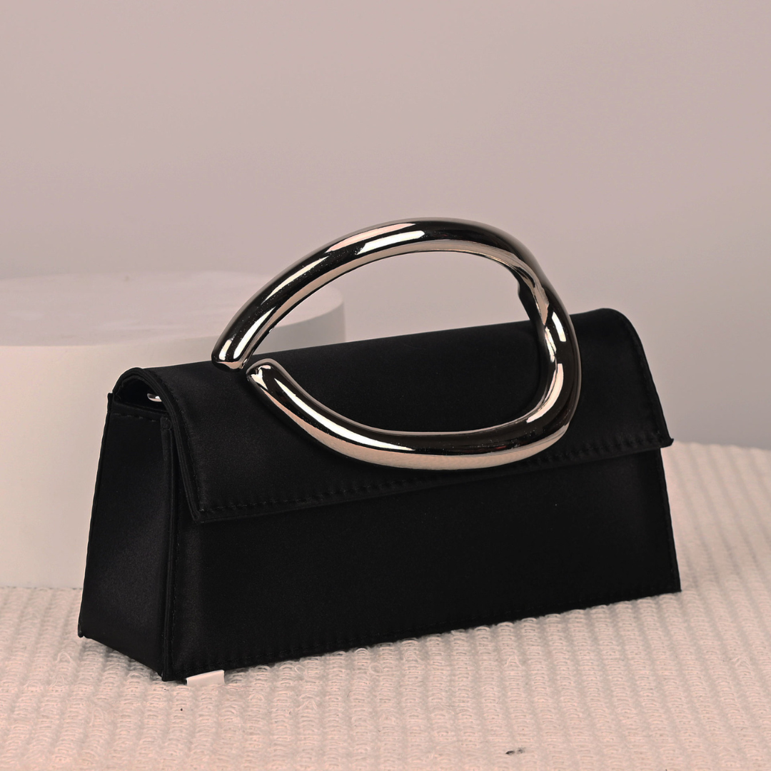 <tc>Liz&nbsp;スカルプテッド ハンドル クラッチ</tc>
