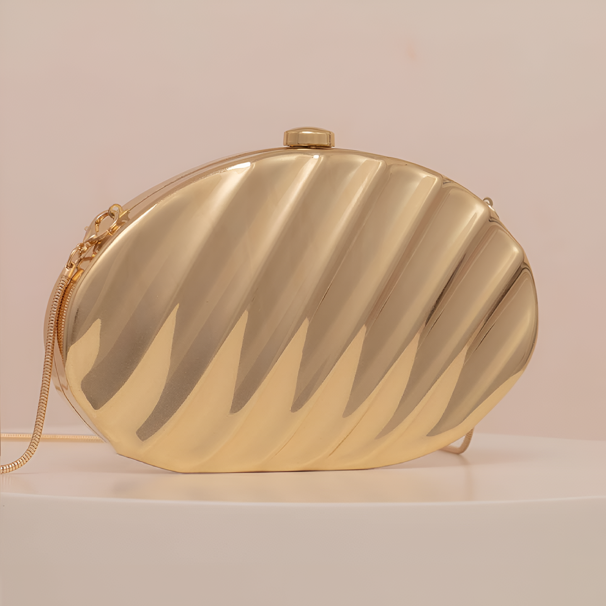 <tc>Alina&nbsp;シェルクラッチ</tc>